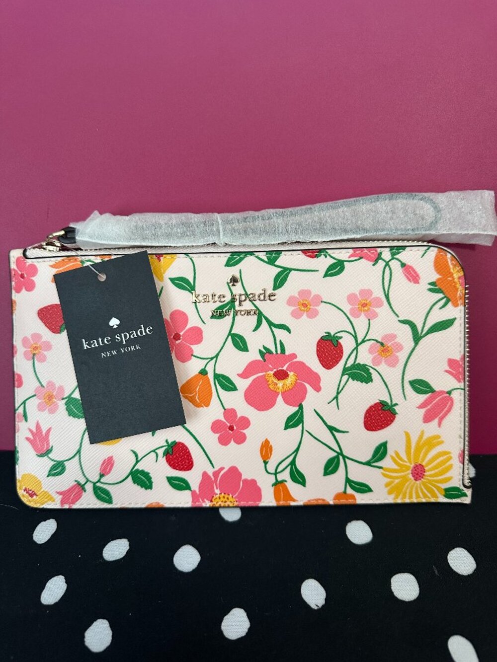 BNWT Kate Spade Lucy Wristlet Wallet Floral print
